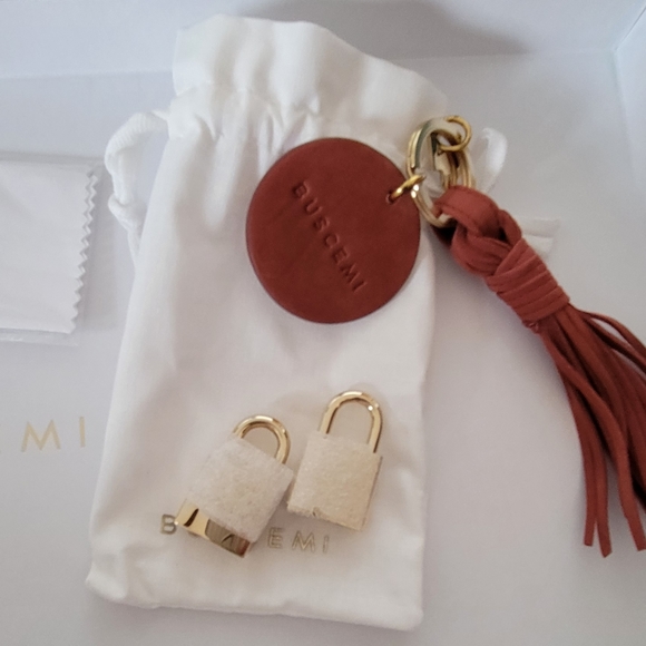 NWT Buscemi 40 MM Bow Numbuck in Litchi - Picture 7 of 12